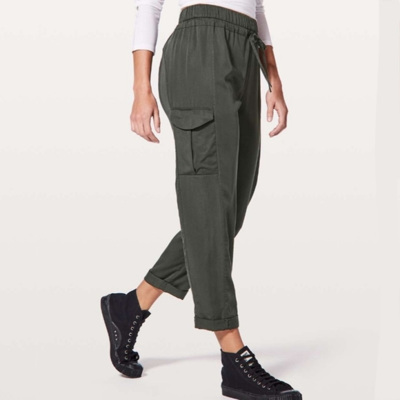 Lululemon Women's Move Lightly Tencel Cargo Pants Cropped 25" Evergreen Size 4. - Picture 2 of 10